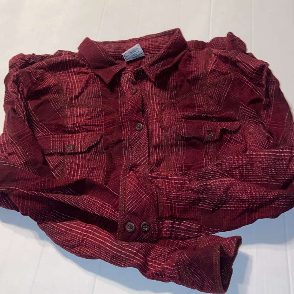 Columbia burgundy colored 100% cotton button down shirt size L